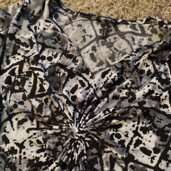 Daisy Fuentes - Size X Small - Short Sleeve Blouse - Picture 2 of 5